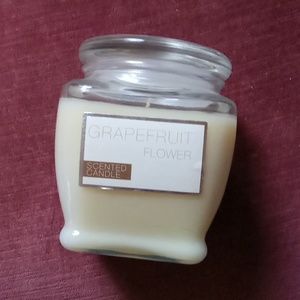 Grapefruit flower candle